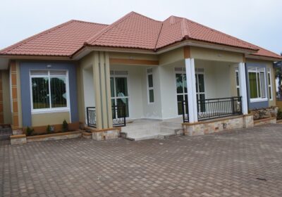 Cheap-house-for-sale-in-Kitende-Entebbe-road-2