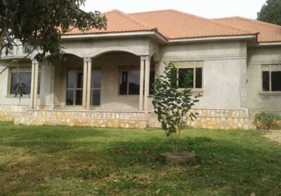 house-for-sale-in-Nkumba-Entebbe-road-1
