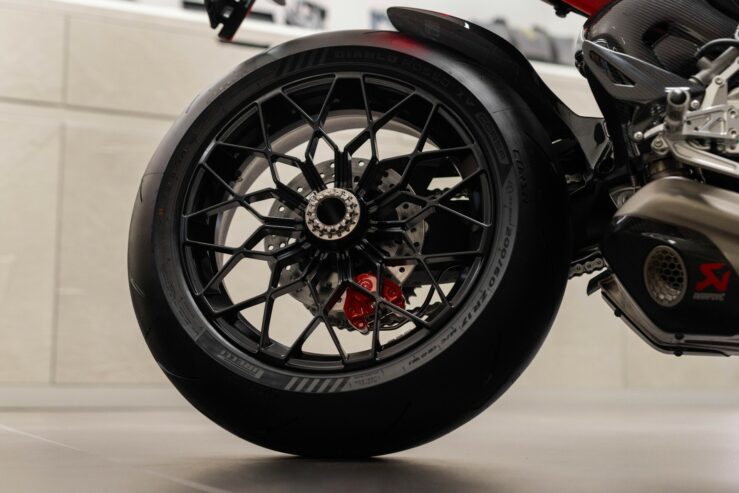 Ducati v4 Lamborghini 2023