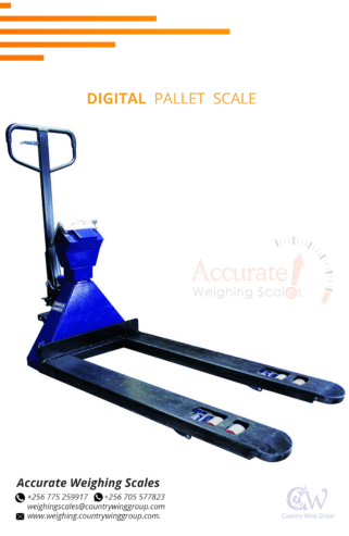 Pallet weighing scales with nylon casters wheels in store