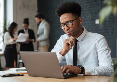 concentrated-young-african-businessman_171337-739