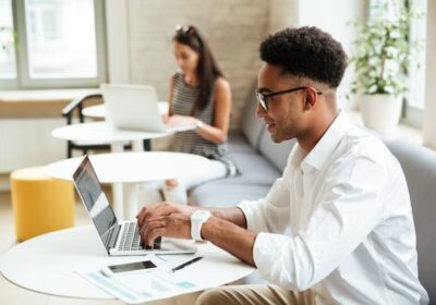 concentrated-young-african-man-sitting-coworking_171337-13464-1