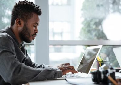 handsome-thinking-serious-young-man-sitting-office-coworking_171337-17648