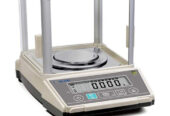 Analytical weighing scale with up to 200cm length in store