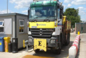 improved weighbridge with warning signals on overloads