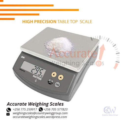 Precision balance scales with low battery indication