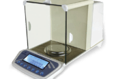 High precision analytical balance with auto internal