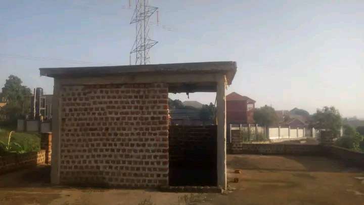 Shell house with 5 bedrooms for sale in Mbalwa Namugongo at