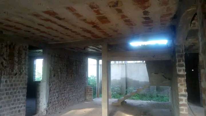 Shell house with 5 bedrooms for sale in Mbalwa Namugongo at